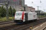 Mnchen Heimeranplatz am 03.07.2011: Durchfahrt der 185 665-7 Lz