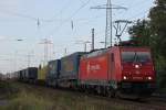 Crossrail 185 595  Ruth  am 13.9.11 mit einem LKW-Walherzug bei der Durchfahrt durch Ratingen-Lintorf.