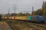 VPS 185 530 am 25.10.11 mit einem Containerzug bei der Durchfahrt durch Hamburg-Unterelbe.