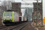 185 543-6  Captrain  kommt von der Klner Sdbrcke am 28.02.2012