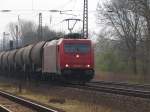 HGK 2052 mit Kesselwagen Richtung Grokorbetha, am 14.04.2012 in Naumburg (Saale).
