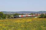 185 551 mit einem Containerzug am 19.05.2012 bei Plling.