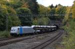 185 691-3 verlsst am 14.10.2012 mit einer langen Schlange Audis den Rehbergtunnel und direkt dahinter wird der Bbf Langeland passiert, aufgrund einer Stellwerksstrung zwischen Hannover und Gttingen