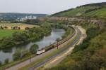 Railpool 185 637-6 vermietet an PCT Altmann zieht am 15.08.12 einen Autozug durch das Maintal bei Himmelstadt.