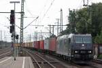 MRCE 185 545 am 31.7.12 mit einem Containerzug in Hamburg-Harburg.