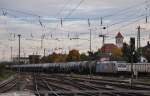 185 676 mit Kesselwagenzug am 14.10.2012 in Regensburg