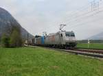 Die 185 538 und die 185 514 mit einem KLV-Zug am 21.04.2013 unterwegs bei Niederaudorf.