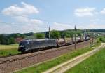 185 573 ist am 18.05.2013 durch die  Ortschaft Katzbach gefahren