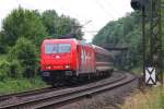 Bei leichtem Regenwetter ist die HGK Lok 185503 mit dem DPF 1842 nach  Hamburg unterwegs.