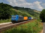 Die 185 511 mit einem Containerzug am 06.07.2013 unterwegs bei Gambach.