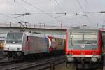 Railpool/RTB Cargo 185 687 am 19.3.13 mit einem KLV in Duisburg-Entenfang.