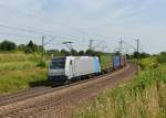 185 686 mit einem Containerzug am 07.08.2013 bei Plattling.