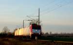 Am 31.12.2013 kam 185 598 mit einem Containerzug aus Richtung Uelzen nach Stendal.