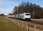 Die 185 663 und die Re 486 505 mit einem KLV-Zug am 15.02.2014 unterwegs bei Vogl.