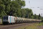 Railpool/Floydt 185 673 am 18.7.13 mit einem Kesselzug in Ratingen-Lintorf.