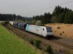 Die 185 673 mit einem Getreidezug am 05.04.2014 unterwegs bei Pöndorf.