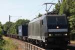 MRCE/boxXpress.de 185 563 am 22.7.13 mit einem Containerzug in Hamburg-Moorburg.