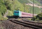 Sonderzug mit BTE-Wagen in Fahrtrichtung Süden gezogen von 185 614-5. Aufgenommen am 03.10.2013 bei Boppard.