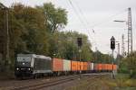 MRCE/boxXpress.de 185 574 am 14.10.13 mit einem Containerzug in Ratingen-Lintorf.