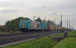 185 612 durchfährt mit ihrem Containerzug aus dem Hamburger Hafen am 16.10.14 das verregnete Braschwitz Richtung Halle(S).