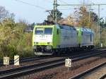 Captrain 185 532 und 185 117 fahren am 14.11.2014 durch Dresden-Strehlen.