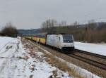 Die 185 676 mit einem Autozug am 01.02.2015 unterwegs bei Seestetten.