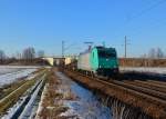 185 609 mit einem KLV am 20.02.2015 bei Plattling. 