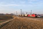 185 406 der IGE mit Transcereales-Zug am 21. Februar 2015 bei Böheimkirchen.