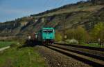 185 617-8 mit eien Aufliegerzug gesehen am 15.04.15 in Thüngersheim.