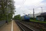 Ein Nachschuss von der 185 515-4 von Railtraxx  fährt als Lokzug aus Aachen-West nach Herzogenrath und fährt durch Kohlscheid und fährt in Richtung Herzogenrath. 
Bei Wolken am Morgen vom 4.5.2015. 