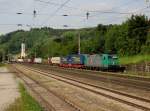 Die 185 533 mit einem KLV-Zug am 16.05.2015 bei der Einfahrt in Wernstein.