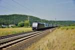 185 564-2 ist hier mit einen Containerzug am 12.08.15 bei Harrbach zu sehen.