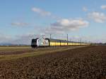 Die 185 672 mit einem Autozug am 29.01.2016 unterwegs bei Schambach.