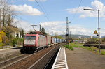 Bei bestem Licht war am 14.4.2016 auf der Oberrheinstrecke einiges los. Zwar konnten wir nicht wie erhofft den Taurus von Hector Rail auf den Chip bannen - dafür kamen uns eine Menge andere Züge vor das Objektiv. Hier war Crossrail 185 592-3 Richtung Norden in Haltingen unterwegs. Der Taurus fuhr mit dem Pilgerzug dann erst am frühen Abend von Basel aus Richtung Freiburg.