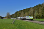 185 501 mit einem Kesselzug am 29.04.2016 bei Fellach.