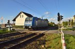 Railtraxx 185 510-5 Lz auf dem Bü Dahler Weg in Wickrath in Richtung Aachen fahrend.3.5.2016