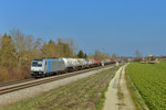 185 691 mit einem Kesselzug am 20.03.2016 bei Langenisarhofen. 