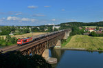 185 405 mit einem Kesselzug am 04.07.2016 bei Regensburg-Prüfening.