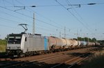 185 690 mit DGS 98669 (Bad Schandau Ost–Stendell) am 23.06.2016 in Luckau-Uckro, aufgenommen vom Bahnsteigende