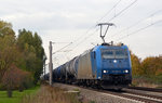 185 518 der CFL Cargo schleppte am 23.10.16 einen Kesselwagenzug durch Greppin Richtung Bitterfeld.