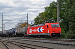 Lok 185 587-3 durchfährt den Bahnhof Kaiseraugst.