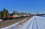 185 602 mit einem Kesselzug am 26.01.2017 bei Langenisarhofen.