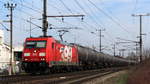 DB 185 399 mit einem Kesselzug bei der Ein-, bzw. Durchfahrt im Bahnhof Enns (OÖ). 21.03.2017