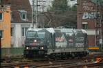 185 614-5  TRANSFER ERZBERG  erzbergrodeo Rail Cargo Group bei der Einfahrt in Köln Hbf, Dezember 2025.