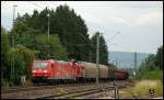 Die 185 090 (mit Seitenwerbung) zieht eine 363er und den FZT 56080 von Aalen nach Stuttgart-Hafen.