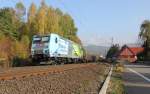 Gegen Ende Oktober, am 25.10.2011, zog allmhlich der Herbst ein. In dieser frh herbstlichen Kulisse, bei Kleinvach, konnte 185 152-6 mit gemischtem Gterzug in Fahrtrichtung Sden aufgenommen werden.