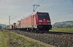 185 351-4 ist mit einen gemischten Güterzug am 14.03.2017 bei Reilos zu sehen.
