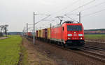 185 267 beförderte am 25.02.17 einen nur schlecht ausgelasteten Containerzug durch Rodleben Richtung Roßlau.