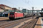 Mit einem gemischten Güterzug fuhr am Morgen des 26.08.2015 die 185 346-4 durch Regensburg Hbf in Richtung Nürnberg/Ingolstadt.