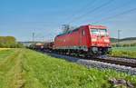 185 387-8 ist mit einen gemischten Güterzug am 10.05.2017 bei Retzbach-Zellingen unterwegs.